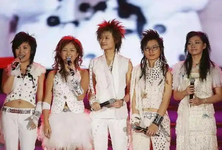 李宇春像段子手,肖战王一博在线battle,谁是娱乐圈最强话题终结者?