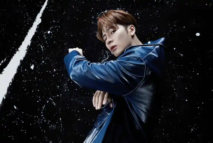 王嘉尔暗黑系酷帅写真图片