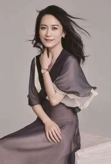 比高圆圆更美,比许晴更有气质,50岁的她竟比20岁还漂亮!