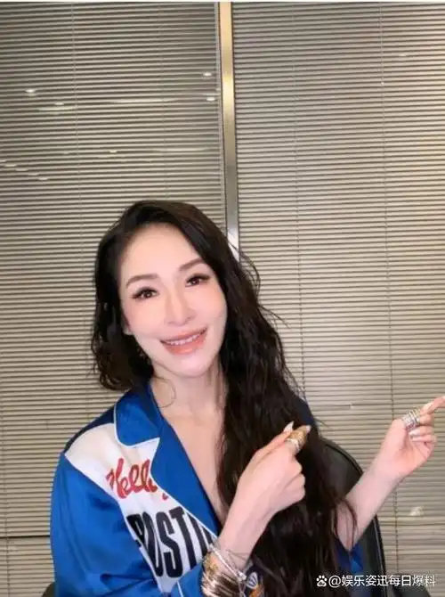 时尚舞后萧亚轩(elva)凭借著魅惑嗓音及绝美舞姿在华语音乐圈立足