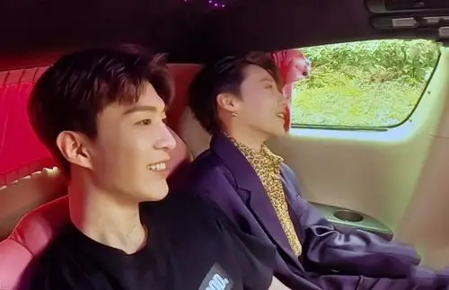 范丞丞和刘雨昕暧昧,当众牵手靠肩,欧阳娜娜的反应像极了吃醋的女友