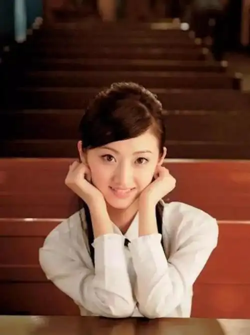 学生模样的景甜,是否如你心中的样子