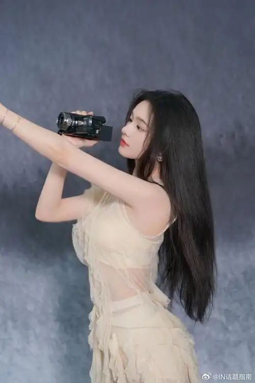 林允和清水淡妆的适配度拉满了,林允白开水伪素颜妆尊嘟可爱~!