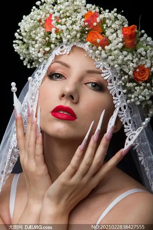 戴长指甲套的浓妆美女高清摄影原片