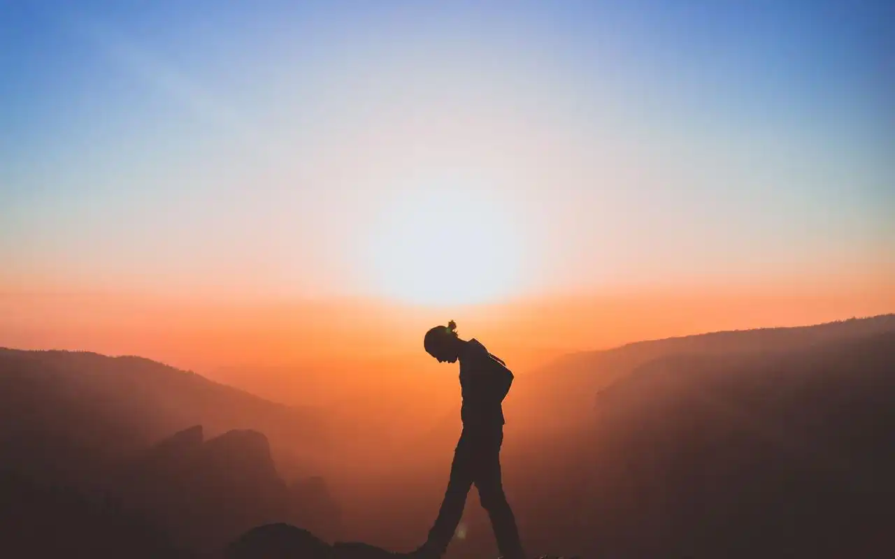 逆光人像剪影高清电脑桌面壁纸