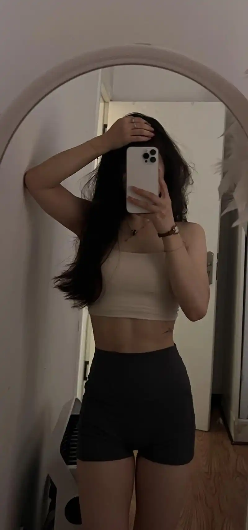 不看脸也是合格女友.#撸铁女孩 #马甲线腹肌 #毫无训练痕迹 - 抖音