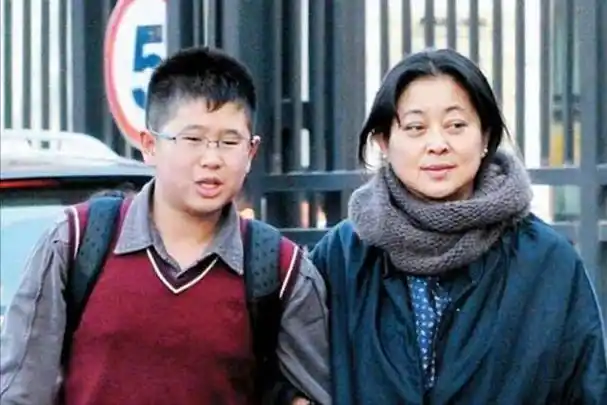 回顾王文澜能给倪萍买天价四合院却在儿子患病时离开母子俩