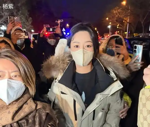 近50位大腕参加春晚第二次联排:许嵩苏有朋缺席,赵文卓携妻现身