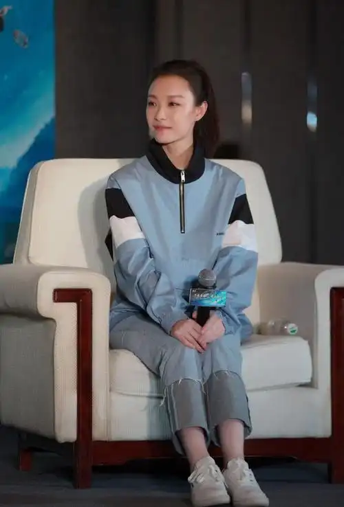 为什么倪妮那么会拍照看她的坐姿就知道了学会了秒杀路人照