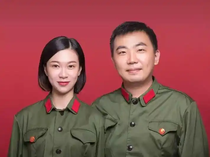 军旅风 50年代的军人结婚证件照曾经也很风靡,大爱!