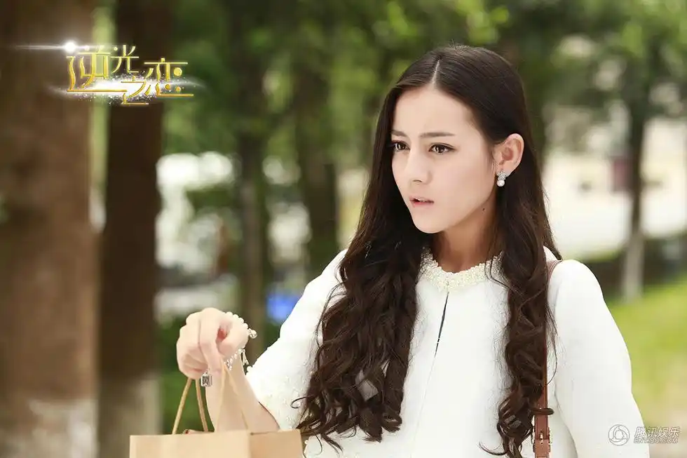 电视剧《逆光之恋》于上周登陆腾讯视频,以每周一,二更新一集的速度