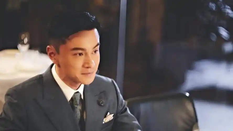 周秀娜自曝与黄浩然拍亲热戏超兴奋,与黄宗泽太熟床戏拍摄飞快_动作