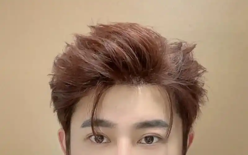 精致的三七侧背头造型技巧