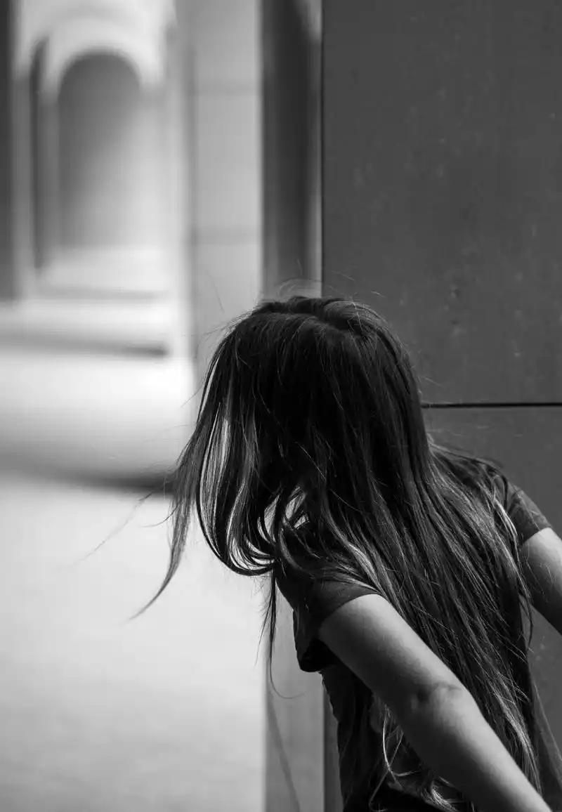 苦荞高中生涯受初中同学排挤,同学背后议论给她带来很大的心理压力.