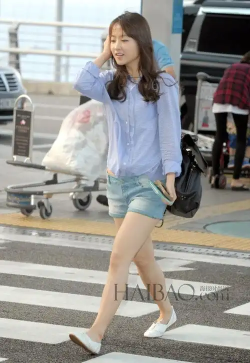朴宝英6月11日韩国仁川机场街拍 (飞越南)