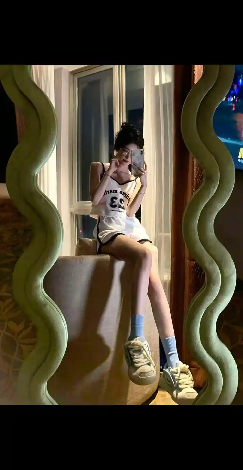 鞠婧祎 #鞠婧祎氛围感穿搭盘点 #大长腿