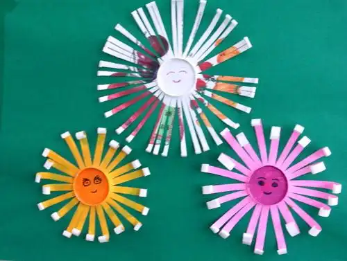 废旧物品粘贴画作品展示