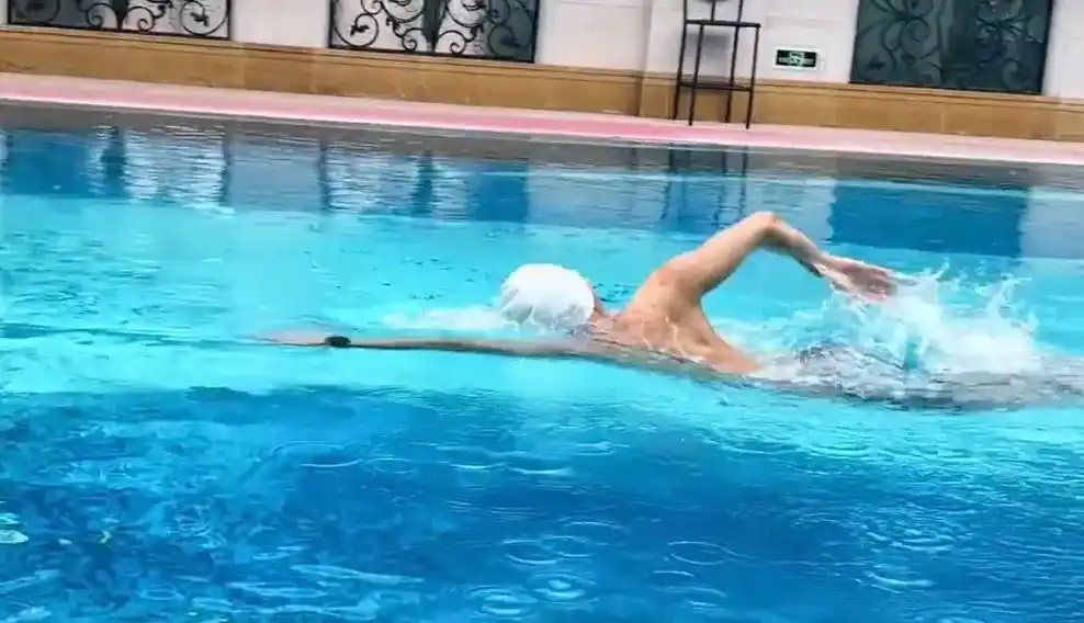 广州游泳私教9069♂15 96本人广州体育学院训练队出身,18年泳