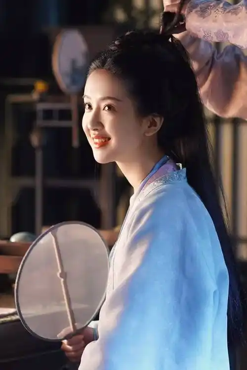 许龄月主演的《清平乐》剧照