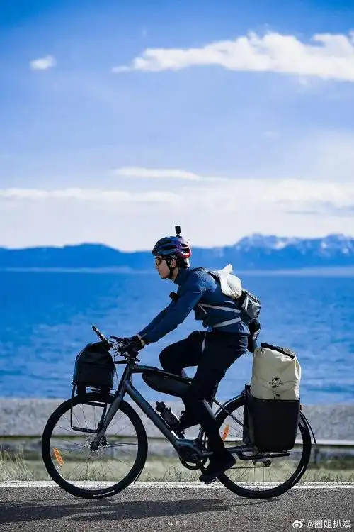 吴磊治愈属性大爆发##吴磊被熊抱了