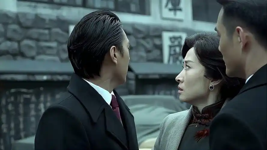 伪装者阿诚炸死汉奸明楼怪大姐偏心明台说自己是捡来的孩子