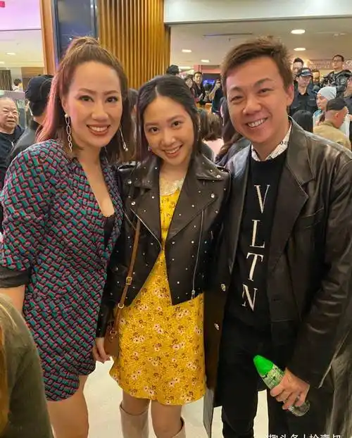 原创甄子丹长子罕见曝光颜值不输一线男星曾感谢前妻养大儿子