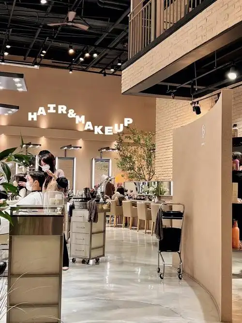 有很多韩国人和艺人访问的江南清潭洞著名沙龙店,包含妆造 美甲97