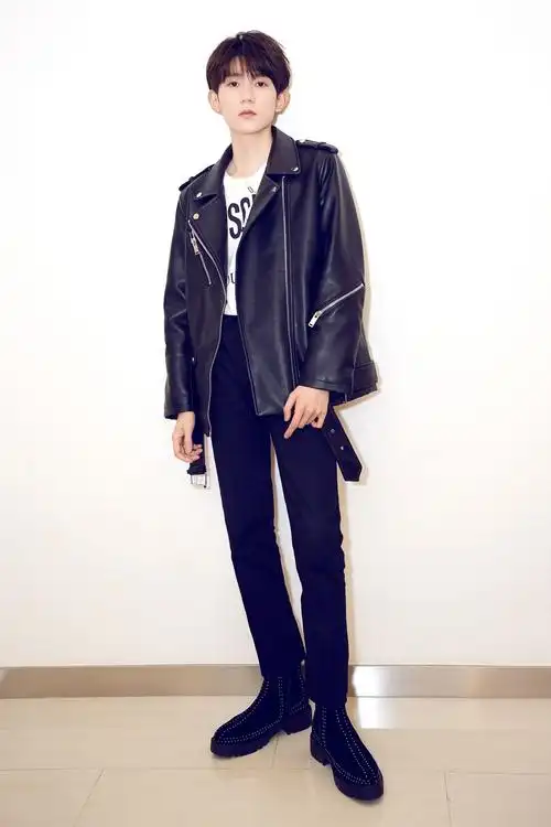 17岁王源长大了!穿一身流行装帅气尽显,网友:老阿姨又心动了