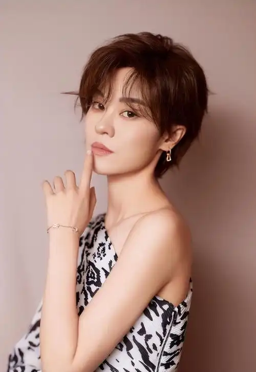 郁可唯的父亲郁京宁女儿41岁仍未婚让他纠结心痛