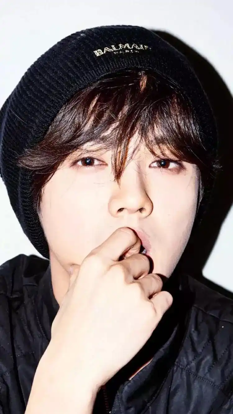 鹿晗最新高清帅气写真手机壁纸图片