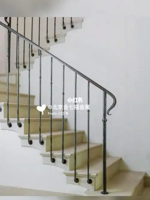 侧装楼梯扶手带来的设计美感