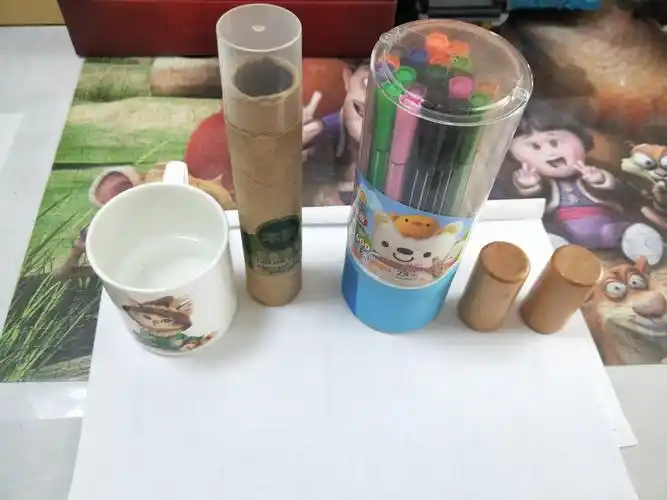 这些圆柱体的日用品上也能找到圆形.