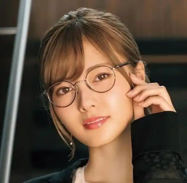 明星美女戴上眼镜的样子,知性优雅有气质