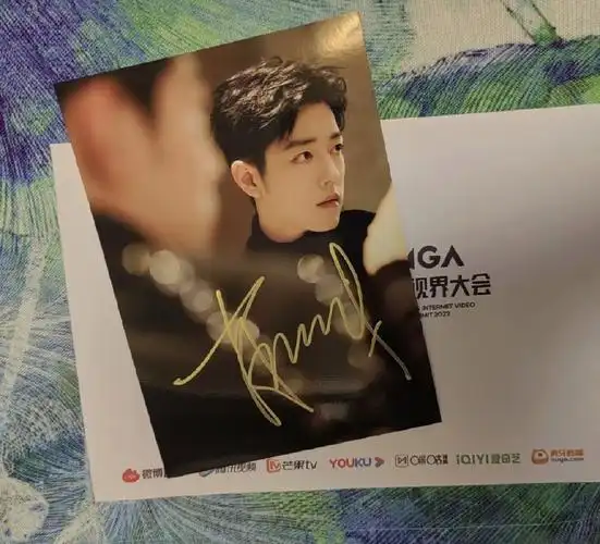 肖战微博视界大会七寸签名照7575苏州直发