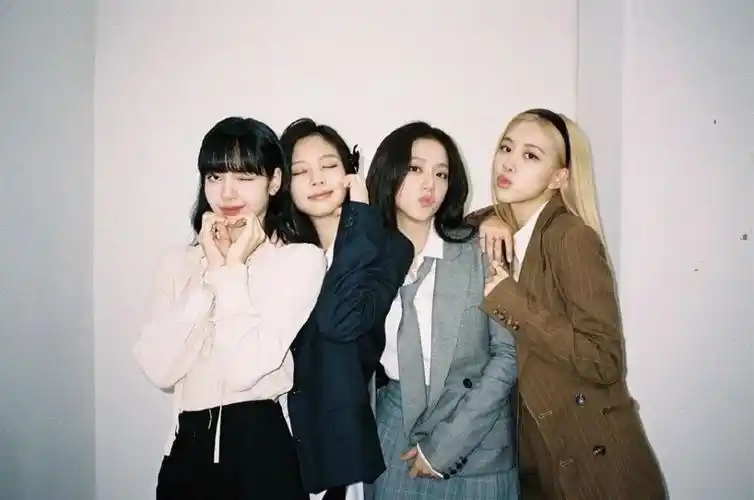 jennie50亿韩元购买别墅yg将公开与blackpink续约结果