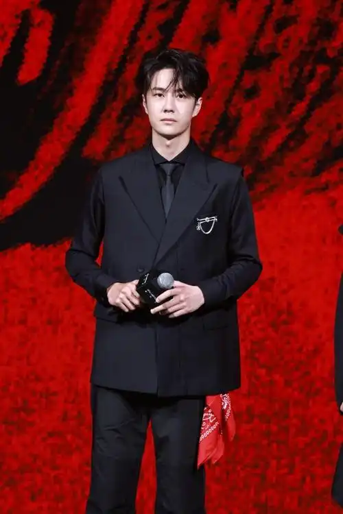 王一博因身体不适缺席《热烈》路演,行程太满铁人也吃不消