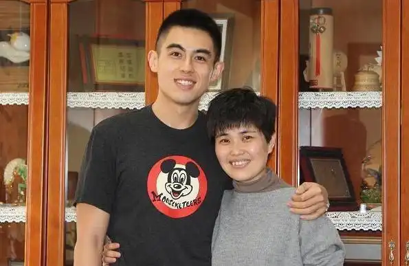 号称"中国第一小生",和尤勇前妻有亲密关系,儿子长成了小鲜肉