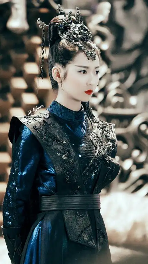 重温陈钰琪《香蜜》鎏英经典玄幻造型,光彩夺目