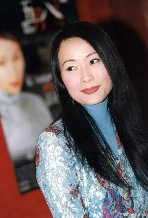 叶童60岁状态曝光:优雅老去,活出自我