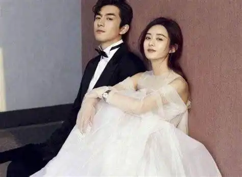 赵丽颖林更新婚纱照,看到最后一张网友怒了:林狗你手往哪放呢