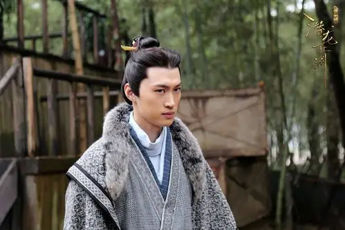 无论是电视剧《铁血淞沪》中的康景文,还是《长白川》中的黄小久,亦或