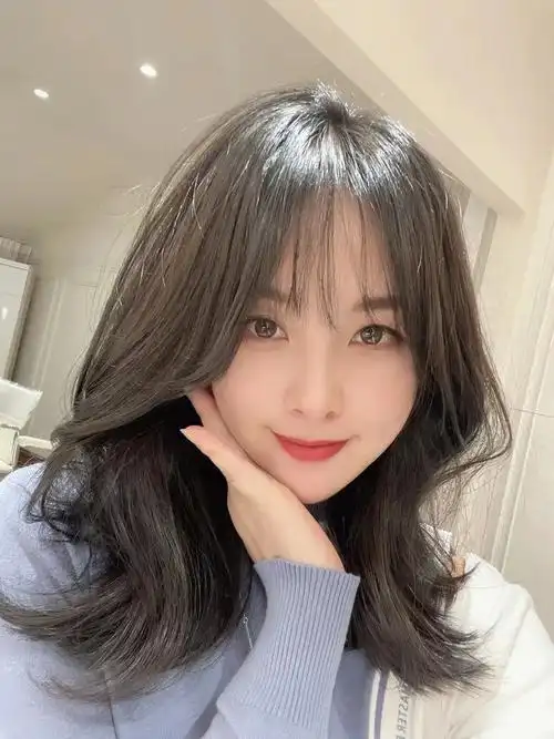 好打理的薄刘海又开始流行了