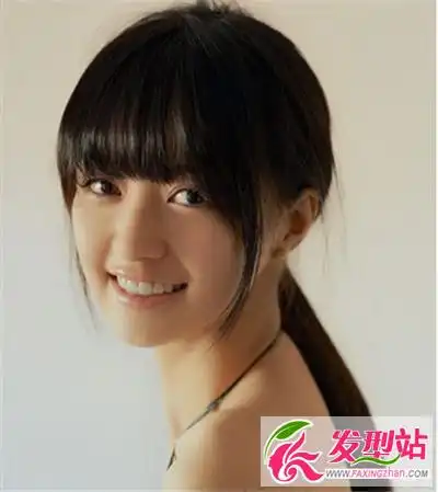 可爱弧形齐刘海美发