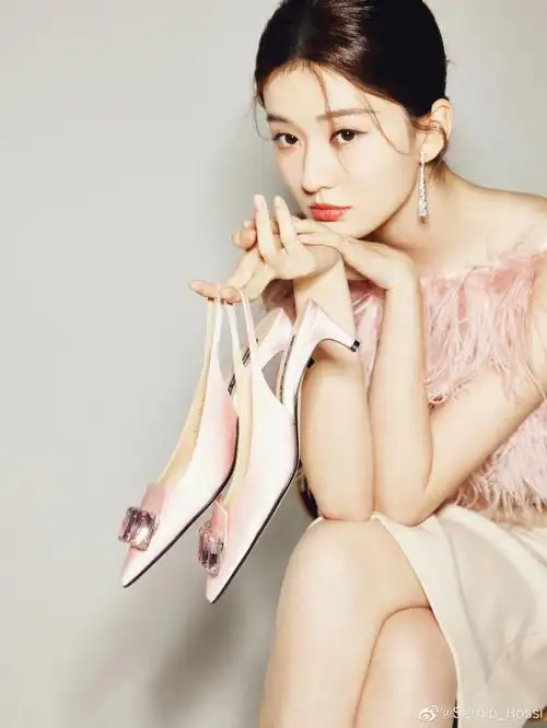 乔欣bridgette穿着sr1系列水晶钻扣高跟鞋