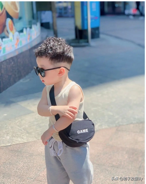 2,小男孩发型14款,很火很帅气,这个夏天你儿子值得拥有