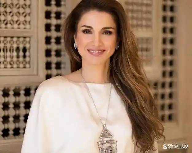 在阿拉伯世界,有一位女性,她的美貌和非凡的品格让人为之倾倒,她就是