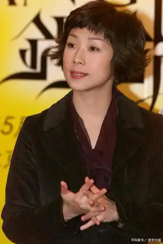 最会唱情歌的林忆莲54岁了,和小11岁男友分手,快乐和爱情无关