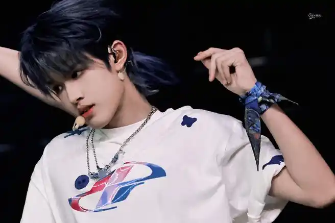 张极 唯一主唱##张极蓝发##tf家族三代演唱会##娱乐圈男妲己