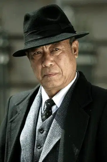 今天要说的这一位就是一位资深演员了.他的