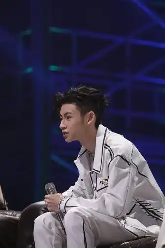 小鬼《说唱听我的》剧照更新 有格局有态度的rap star制作人代表